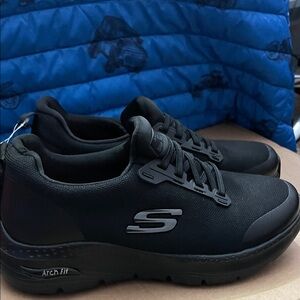 Skechers  Black Arch Fit Sneakers